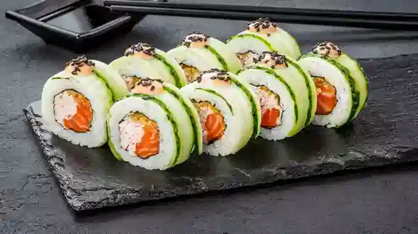 Lazac uborka roll (8 db) étel a(z) SUSHI MASTER menüjében Lazac uborka roll (8 db) menü a(z) SUSHI MASTER-től