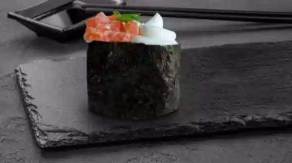 Sajtkrémes lazac gunkan (1 db) étel a(z) SUSHI MASTER menüjében Sajtkrémes lazac gunkan (1 db) menü a(z) SUSHI MASTER-től